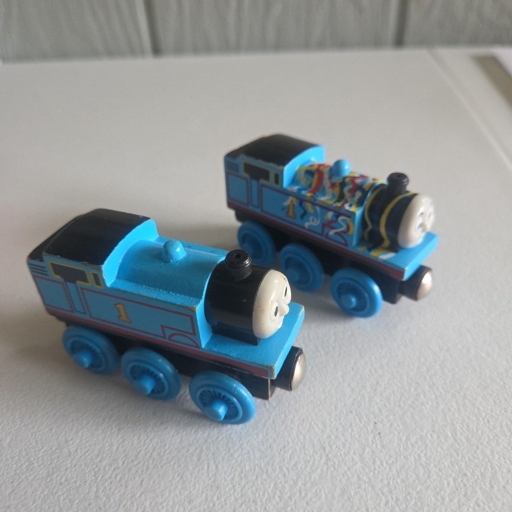 Thomas & Friends Wooden Railway Train Tank Happy Birthday Engine Regular Engine